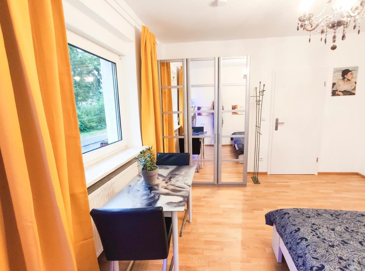 Modernes Zimmer Am Park Mit Garten, Huehner & Enten München Buitenkant foto