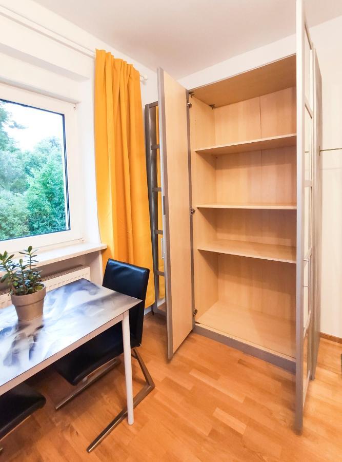 Modernes Zimmer Am Park Mit Garten, Huehner & Enten München Buitenkant foto