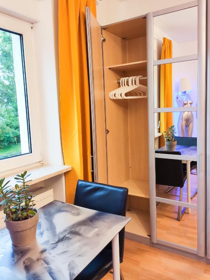Modernes Zimmer Am Park Mit Garten, Huehner & Enten München Buitenkant foto